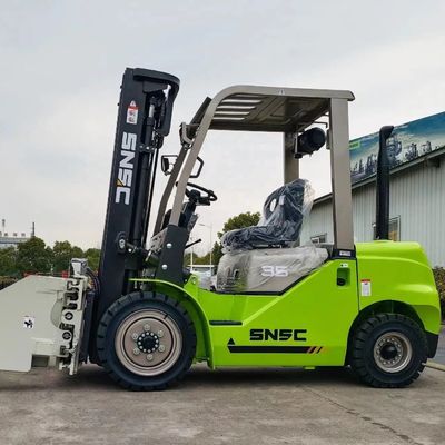 Seitenschalter 4x4 Gabelstapler YUNNEI Motor 3500kg Kleiner Offroad Gabelstapler