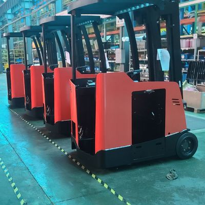 3 Räder auf einem elektrischen Gabelstapler 1600 kg 1800 kg 2000 kg